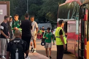 (ΒΙΝΤΕΟ/ΦΩΤΟΣ Kerkida) ΕΦΤΑΣΕ στο γήπεδο η αποστολή της Ομόνοιας