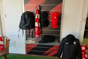 (ΒΙΝΤΕΟ/ΦΩΤΟΣ Kerkida) Μέσα... στην ανανεωμένη μπουτίκ της Νέας Σαλαμίνας!