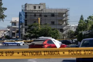 Ξύπνησε από την καταστολή η 46χρονη που δέχθηκε πυροβολισμούς από τον αστυνομικό σύζυγό της