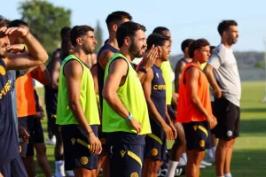 (Βίντεο/Φώτος Kerkida) Η ανοιχτή προπόνηση της ΑΕΛ