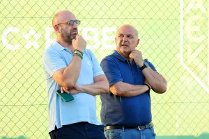 Παρουσιάζει μεγάλο χορηγό ο πρόεδρος 