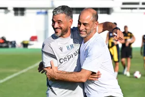 (Φώτος) Αγκαλιά και... γέλια!