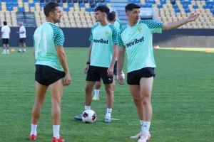 (Βίντεο-Φώτος kerkida) Η προπόνηση της ΑΕΚ στο "Stadion Ilie Oana"