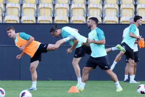 (Βίντεο-Φώτος kerkida) Η προπόνηση της ΑΕΚ στο "Stadion Ilie Oana"