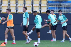 (Βίντεο-Φώτος kerkida) Η προπόνηση της ΑΕΚ στο "Stadion Ilie Oana"