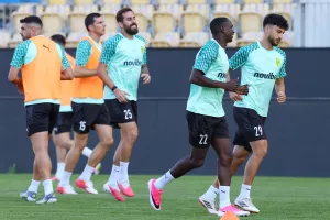 (Βίντεο-Φώτος kerkida) Η προπόνηση της ΑΕΚ στο "Stadion Ilie Oana"