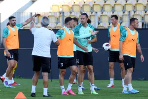 (Βίντεο-Φώτος kerkida) Η προπόνηση της ΑΕΚ στο "Stadion Ilie Oana"