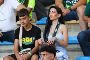 ΦΩΤΟΣ από την κερκίδα της ΑΕΚ