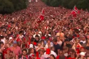 Αποθέωση για τη Νορβηγία: Πάνω από 100.000 φίλαθλοι στους δρόμους! (βίντεο)