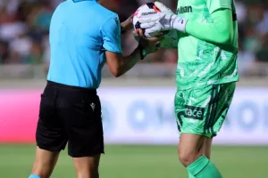 Ομόνοια - Καϊράτ: Προηγήθηκε με Ανδρέου, άντεξε με 10 παίκτες και έβαλε τις βάσεις!