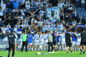 (Φώτος) Η νύχτα βάφτηκε... κυανόλευκη!
