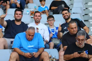 Φωτορεπορτάζ από την κερκίδα του Απόλλωνα