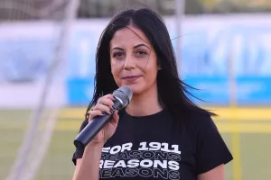 "Στέλλα μας, σου στέλνουμε τη δύναμη ολόκληρου του κόσμου της Ανόρθωσης"