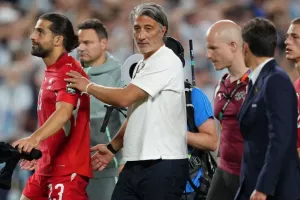 Έξαλλος ο Γιακίν για την αποβολή του Εμπολό