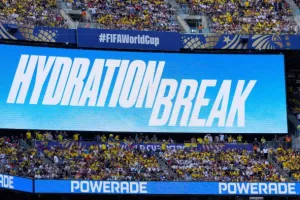 Το marketing εκατομμυρίων πίσω από τα «hydration breaks» της FIFA