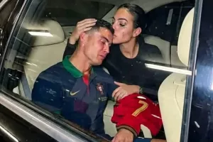 Απαρηγόρητος στην αγκαλιά της Χεορχίνας ο Κριστιάνο
