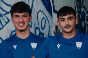 Επαγγελματικό συμβόλαιο σε δύο μικρούς