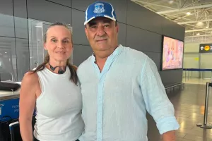 Γιώργος και Τζοάννα... δίπλα στον Απόλλωνα