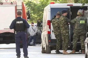 Λήξη συναγερμού για ύποπτη βαλίτσα στο Μοναστηράκι - Δεν βρέθηκε κάτι επικίνδυνο