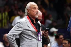Στον... αέρα η συμμετοχή της στο γαλλικό πρωτάθλημα
