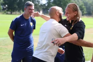 Επισκέφτηκε τους παίκτες της ΑΕΚ στο Άπελντορν