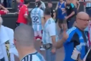 Στα χέρια οπαδοί πριν τον ημιτελικό της Αργεντινής