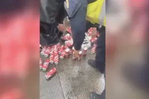 (Βίντεο) Έκρυβαν... αλκοόλ σε κουτάκια αναψυκτικών!