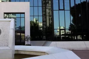 Απατεώνες εμφανίζουν το 22128000