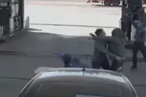 (ΒΙΝΤΕΟ) Βενζινάδικο στην Αργεντινή... τα άφησε όλα για να πανηγυρίσει την ανατροπή!