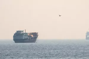 Το Ιράν χτύπησε πλοίο με κυπριακή σημαία στα Στενά του Ορμούζ