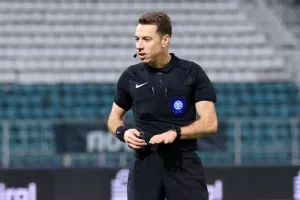 Ο Βεργέτης σφυρίζει τον Άγιαξ στο Κόνφερενς