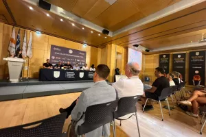 Η δημοσιογραφική διάσκεψη για το MEVZA Beach Volleyball U18/U20 Championship 2026 (φώτος)