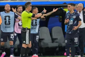 Ο Αλμιρόν αποκάλυψε τι είπε με καλυμμένο το στόμα