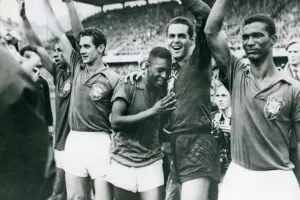 Η φανέλα του Πελέ από το 1958 πωλήθηκε για 4,9 εκατ. δολάρια