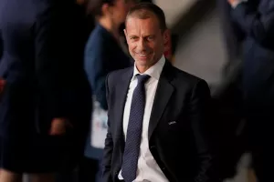 «Να καταλάβουν στη FIFA πως δεν θα πλουτίσουν εις βάρος του αθλήματος»