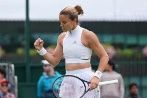Wimbledon: Άντεξε... και συνεχίζει η Σάκκαρη