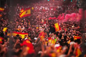 (Βίντεο/Φώτος) Λαοθάλασσα στην παρέλαση της πρωταθλήτριας κόσμου Ισπανίας!