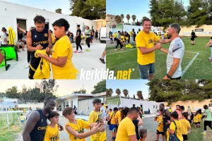 (Φώτος Kerkida) Υπογραφές, χαμόγελα, πόζες!