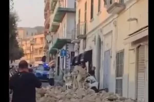 (Βίντεο) Ιταλία: Τρόμος από σεισμό 4,7 Ρίχτερ στη Νάπολη - Τραυματίες και καταρρεύσεις
