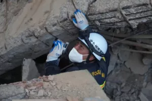 Πάνω από 3.300 οι νεκροί από τον σεισμό στη Βενεζουέλα - Ενταφιασμοί θυμάτων που δεν αναγνωρίστηκαν
