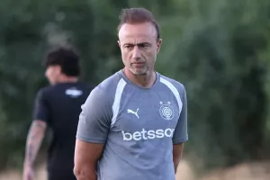 Κόντης: “Θέλω σίγουρα έξι μεταγραφές, υπάρχουν περιπτώσεις που είμαστε κοντά”