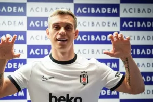 Η άβολη στιγμή που ο κόσμος ζήτησε τον Σαλάχ, στην παρουσίαση του Τροσάρ (βίντεο)