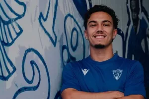 Στα μπλε... ο Josue Schmidt!