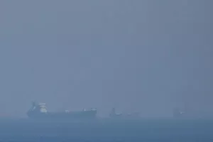 Οι ΗΠΑ χτύπησαν τάνκερ στον Κόλπο του Ομάν: «Επιχείρησε να σπάσει το ναυτικό μπλόκο τέσσερις φορές»