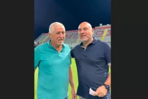 Έδωσε τη σύνταξή του για τη Νέα Σαλαμίνα! (Βίντεο)