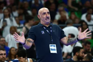 Γιανναράς: "Ήταν πολύ έντονη συναισθηματική στιγμή αυτή του κοινού Eθνικού Ύμνου"