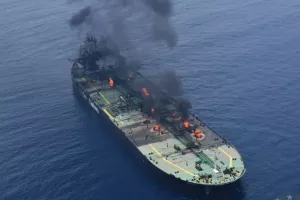Επίθεση σε φορτηγό πλοίο στο Μπαμπ Ελ Μαντέμπ - Τρεις νεκροί