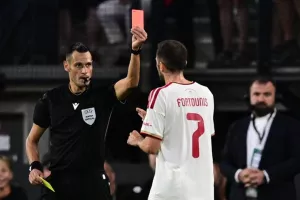 Κόκκινη μέσω VAR για τον Φορτούνη
