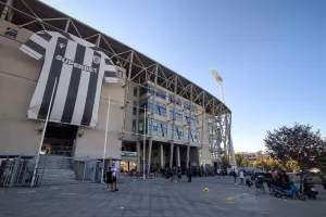 Και σήμερα οπαδοί του ΠΑΟΚ έξω από την Τούμπα (φώτος)