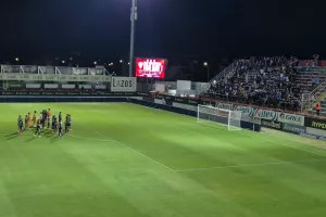 (Ανορθωσιάτες)/Χειροκρότημα και... χειροκρότημα!